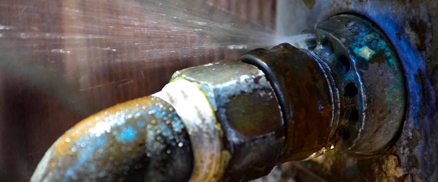 Brud på vandledning sprunget vandledning